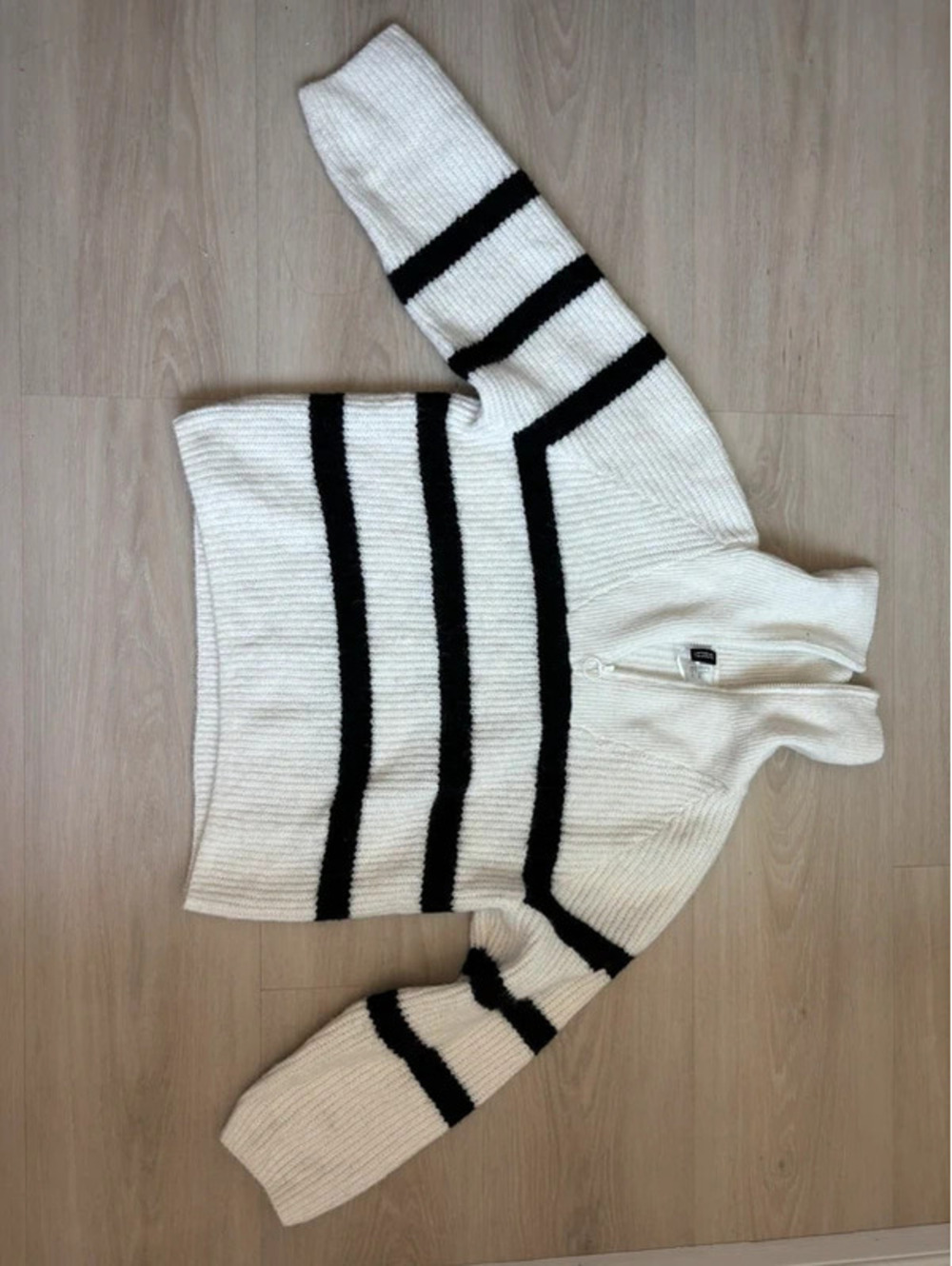 H&M White Black Striped Chunky Knit Half Zip Sweater Women’s Small